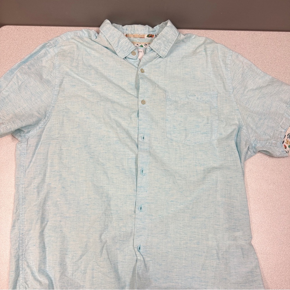 Denim & Flower pale Aqua Blue Casual Button Down Shirt with flloral accents XL
